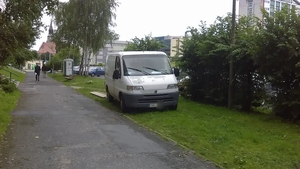 Łukasiewicza: „Traktują trawnik jak plac budowy”