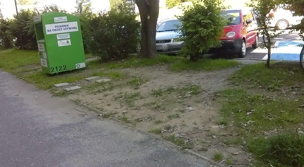 Łukasiewicza: „Traktują trawnik jak plac budowy”