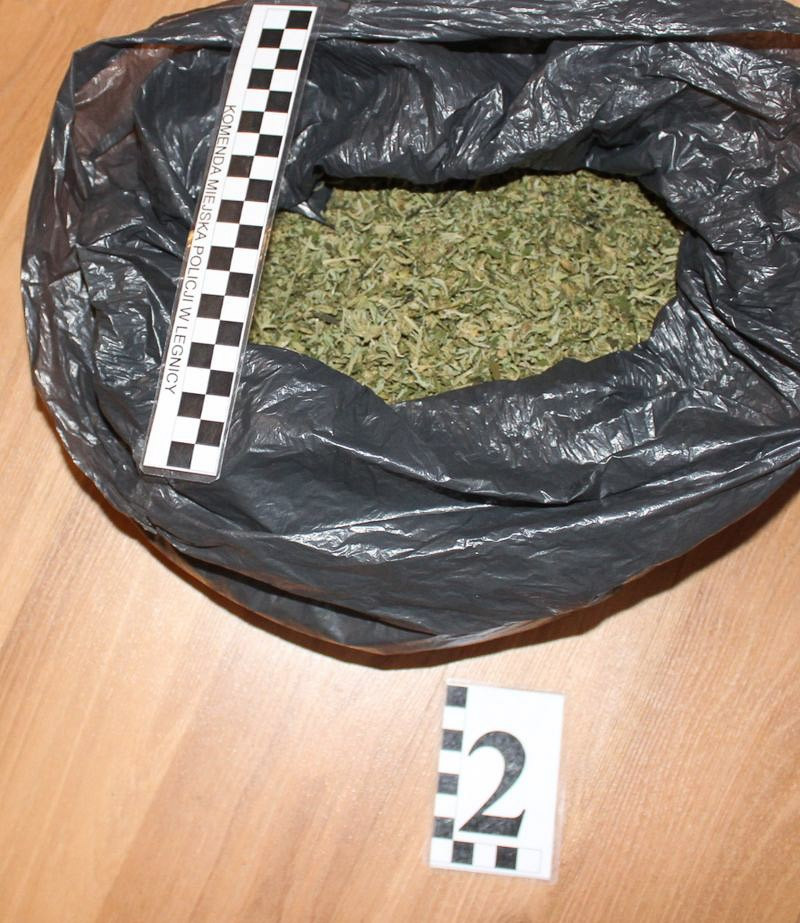 Wpadł z dwoma… reklamówkami maryśki i metamfetaminą