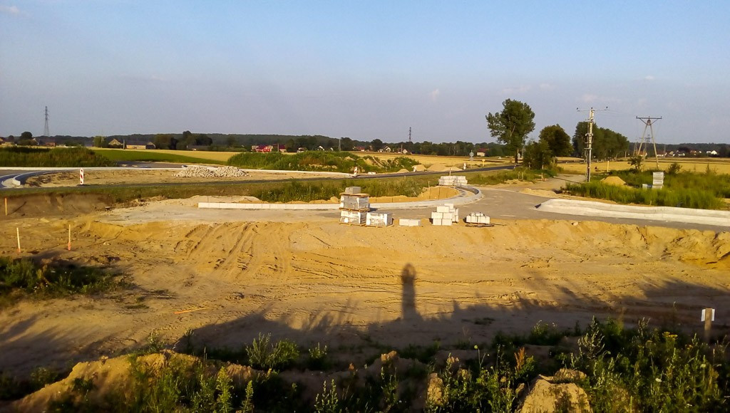 Między Bolesławcem a Łaziskami powstaje rondo