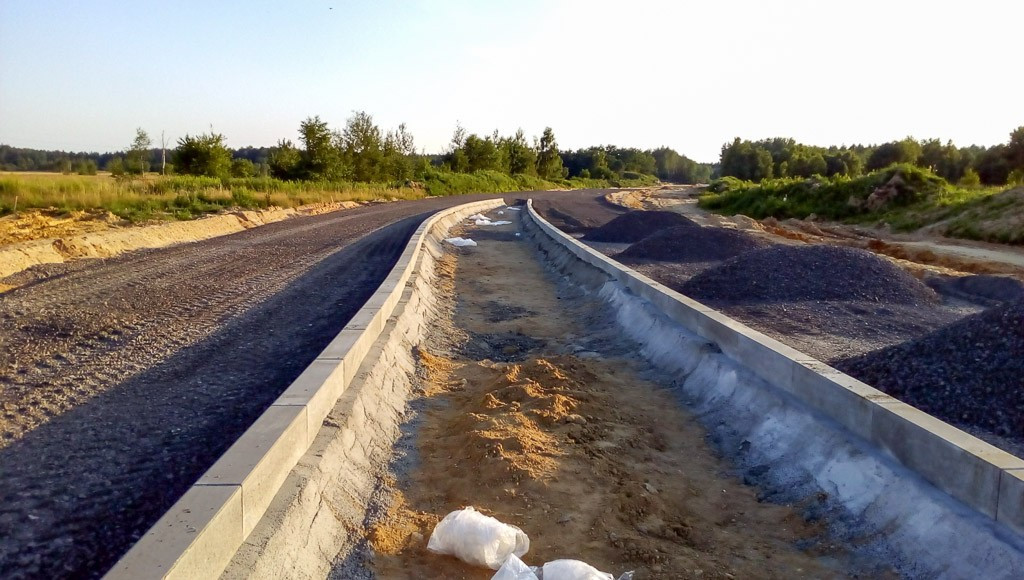 Między Bolesławcem a Łaziskami powstaje rondo