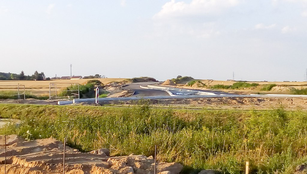 Między Bolesławcem a Łaziskami powstaje rondo