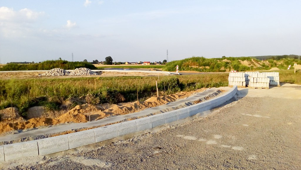 Między Bolesławcem a Łaziskami powstaje rondo