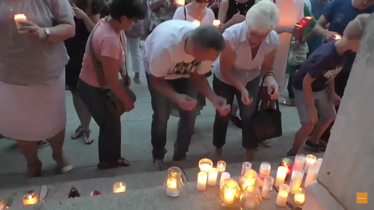Ponad 150 osób protestowało przed bolesławieckim sądem