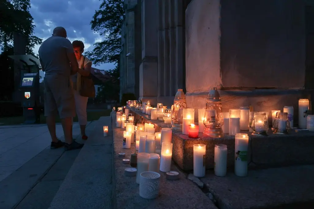 Ponad 150 osób protestowało przed bolesławieckim sądem