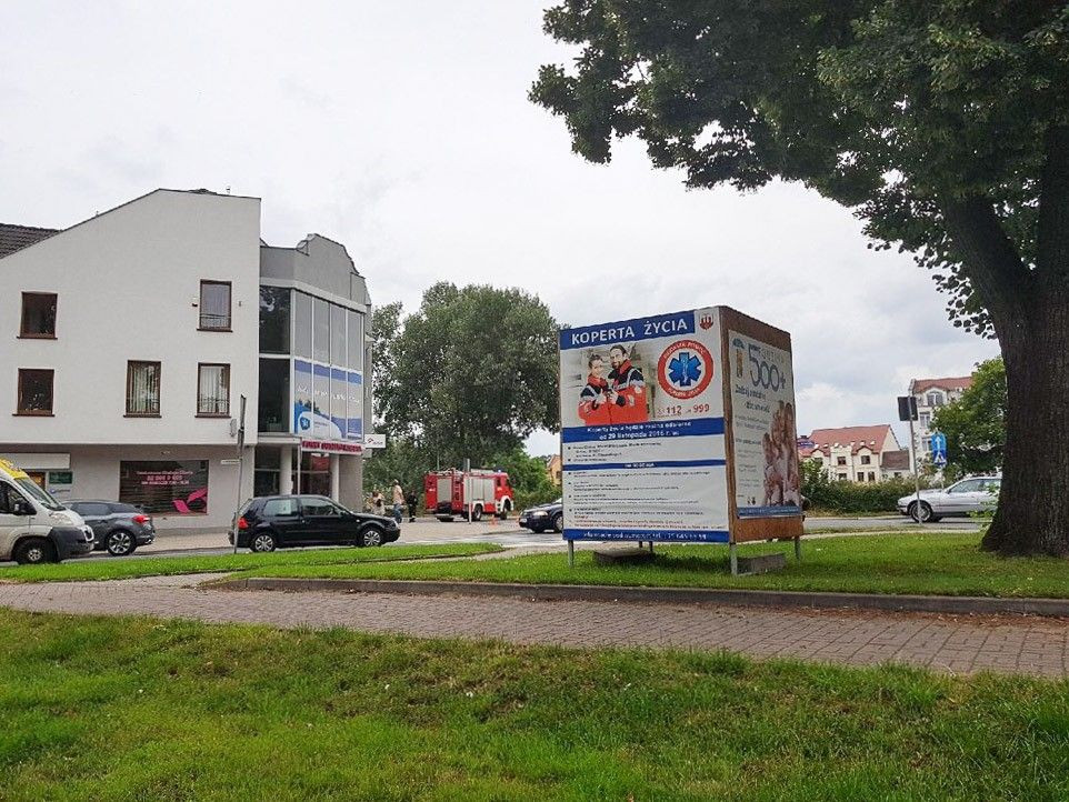 Łokietka: drzewo spadło na drogę