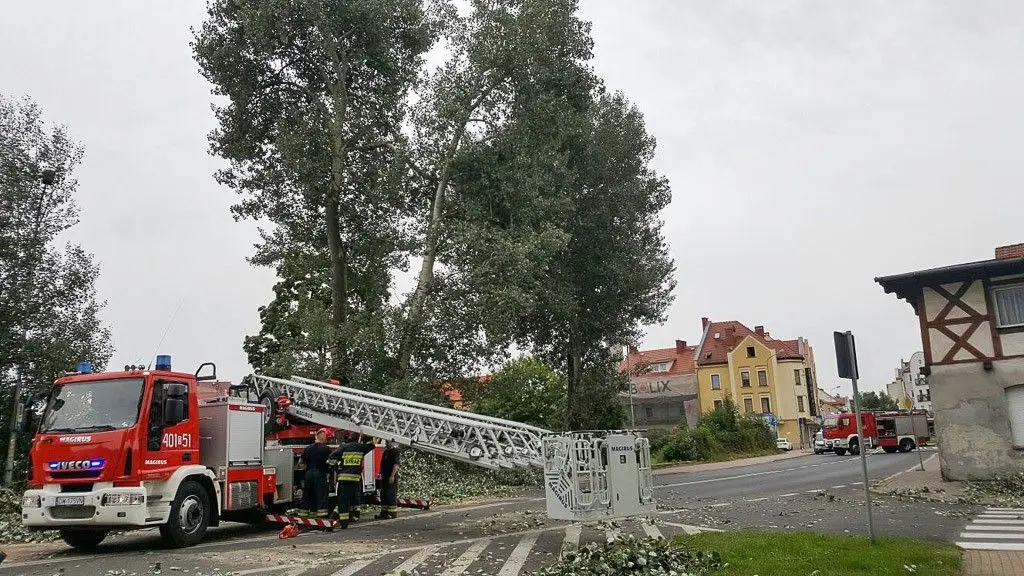 Zdjęcia wykonane kilka minut przed 17:00.