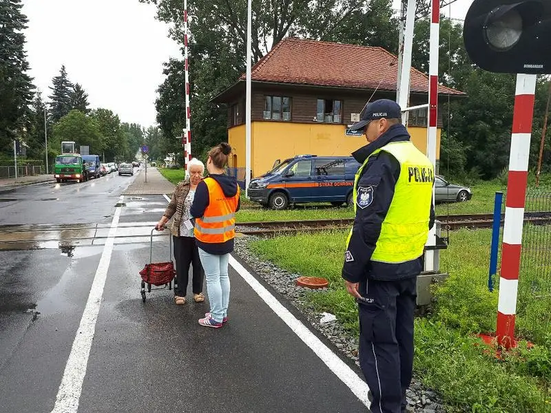Dzielnicowy i sokiści: akcja „Bezpieczny przejazd”