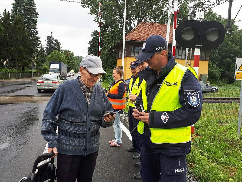 Dzielnicowy i sokiści: akcja „Bezpieczny przejazd”