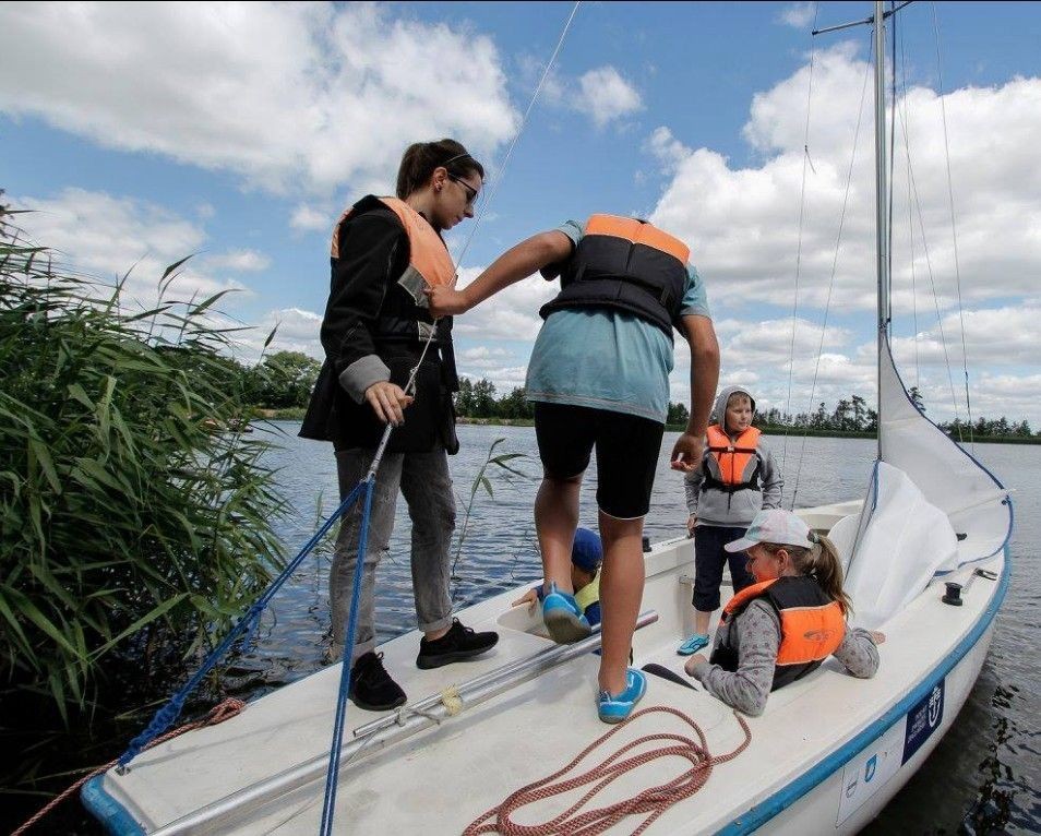 Półkolonie żeglarskie oraz patenty żeglarskie i motorowodne
