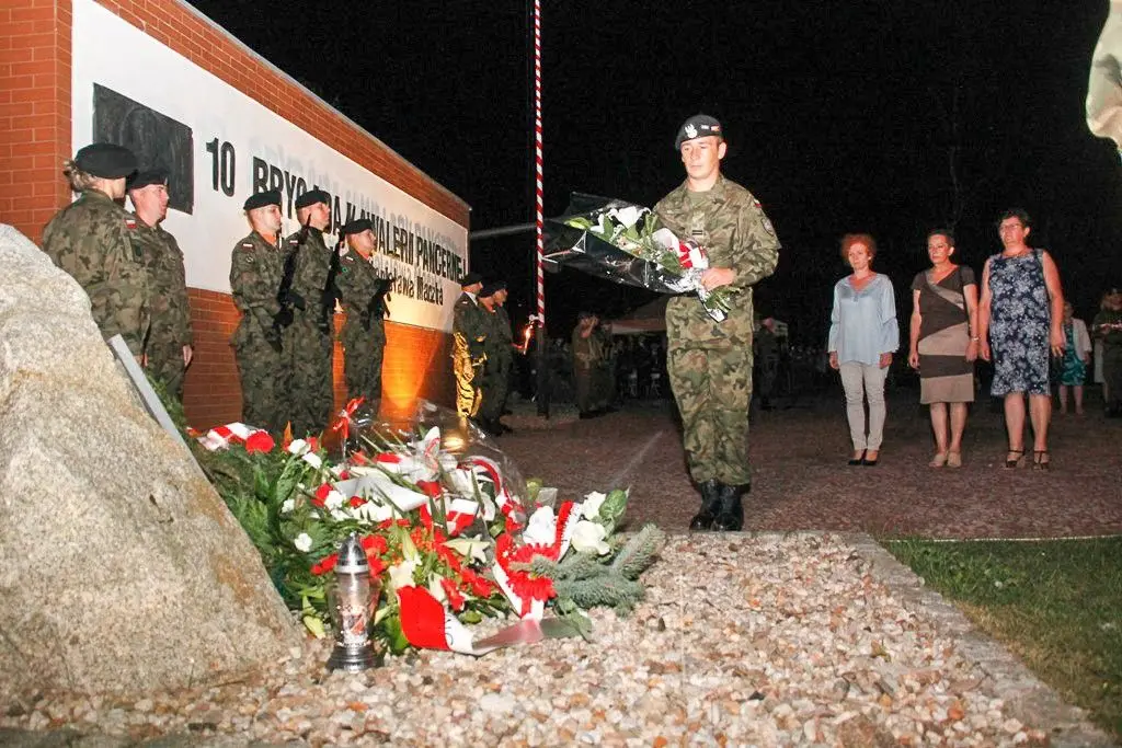 Pancerniacy świętowali po zmroku
