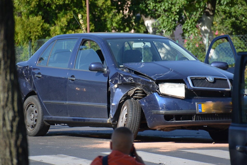 Zderzenie Skody i Forda na krzyżówce koło Lewiatana