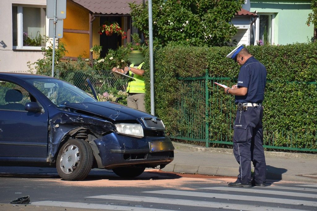 Zderzenie Skody i Forda na krzyżówce koło Lewiatana