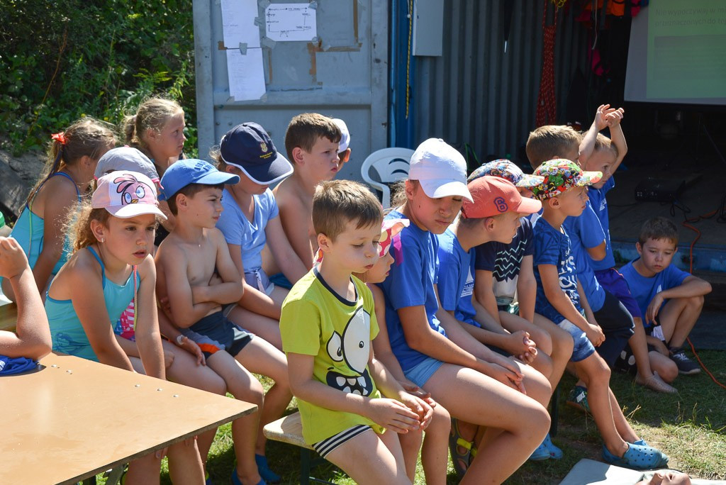 Pokaz wywracania i stawiania łódek na Krępnicy