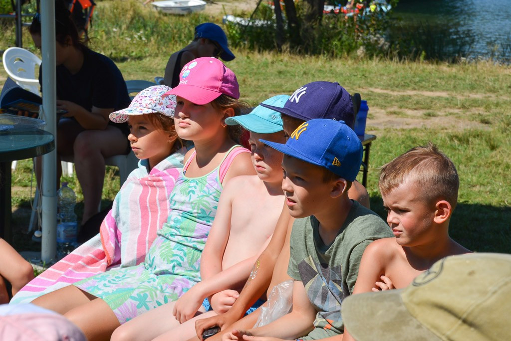 Pokaz wywracania i stawiania łódek na Krępnicy
