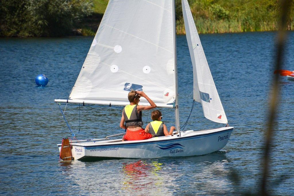 Pokaz wywracania i stawiania łódek na Krępnicy