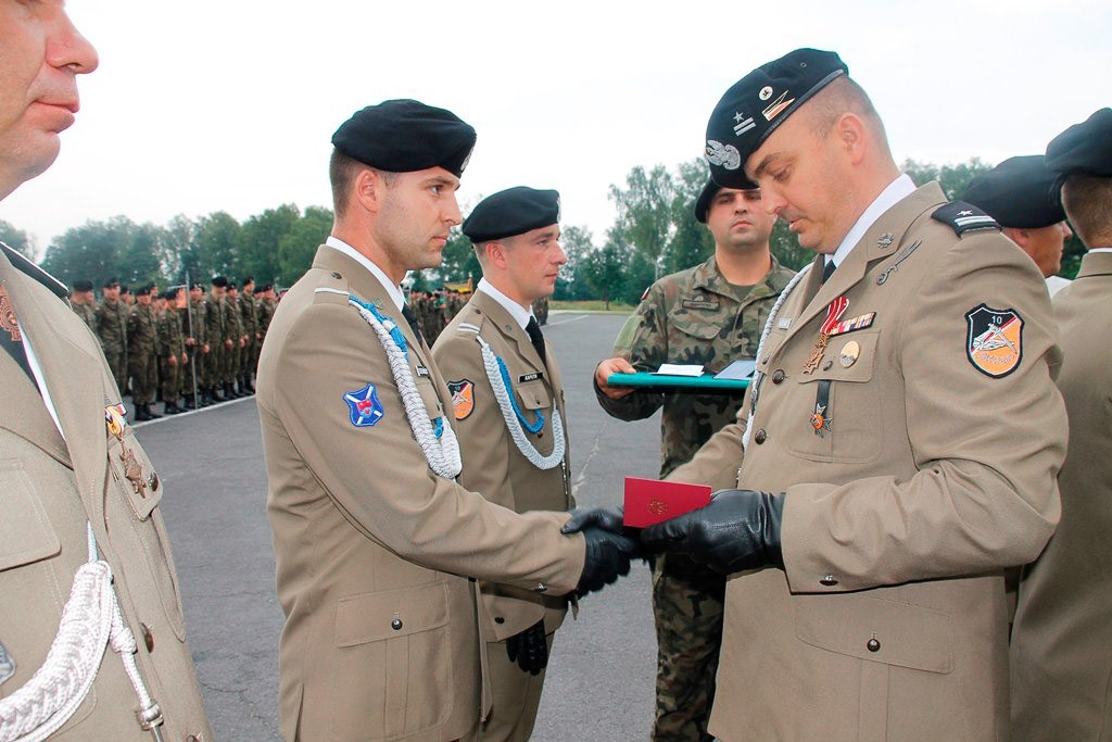 Pancerniacy z awansami i odznaczeniami