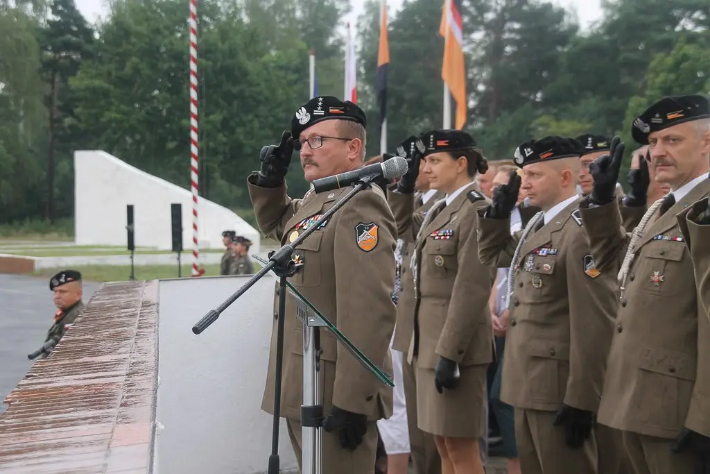 Pancerniacy z awansami i odznaczeniami