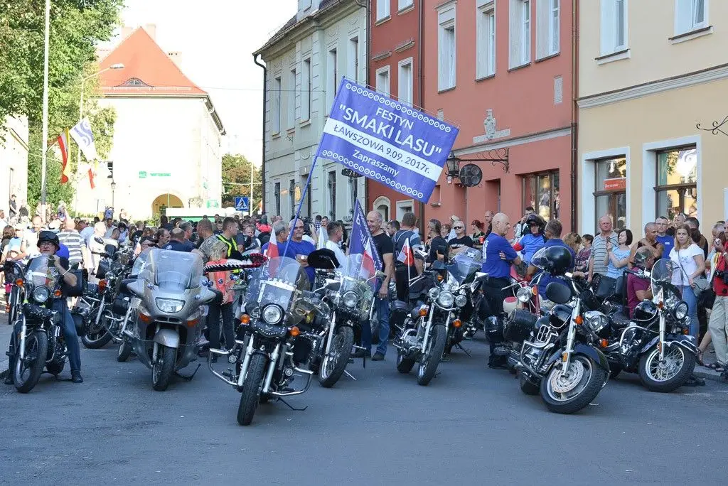 Barwny korowód Bolesławieckiego Święta Ceramiki