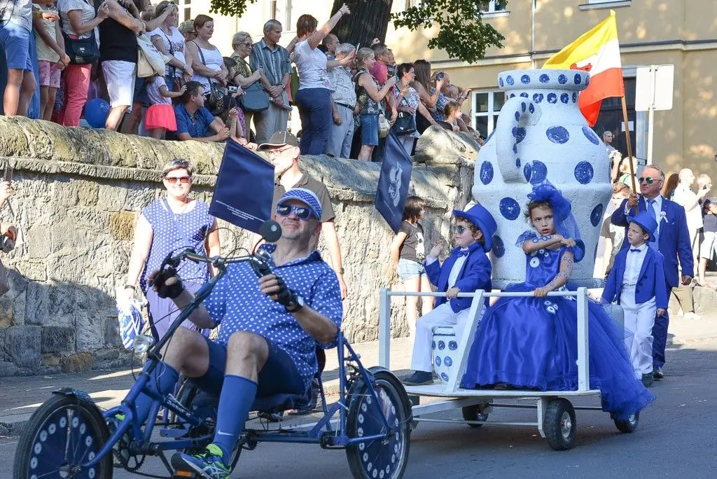 Barwny korowód Bolesławieckiego Święta Ceramiki
