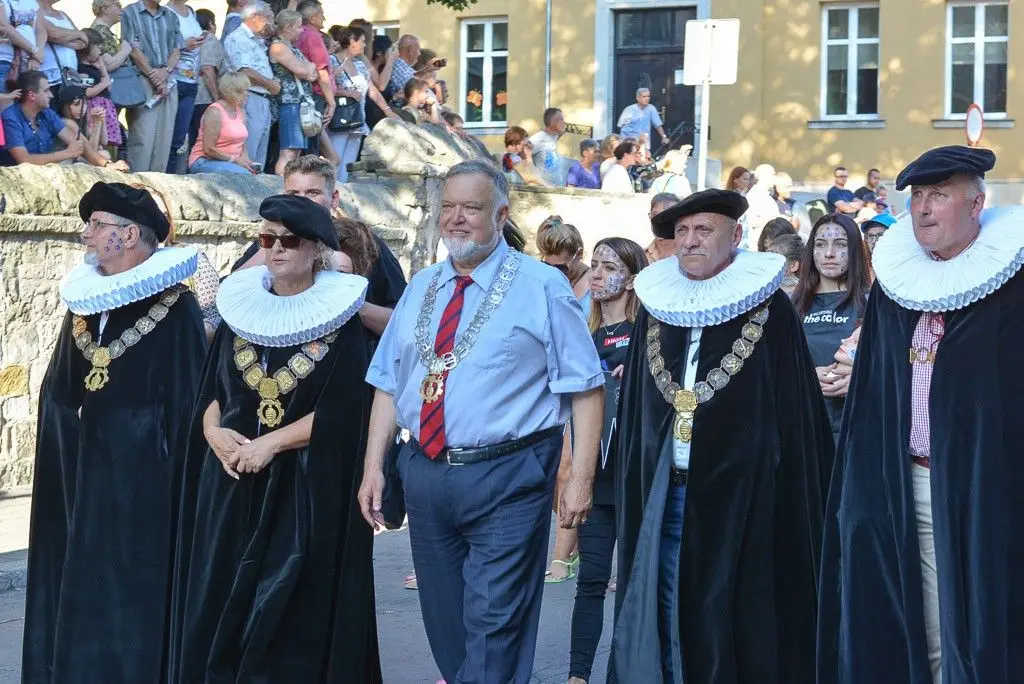 Barwny korowód Bolesławieckiego Święta Ceramiki