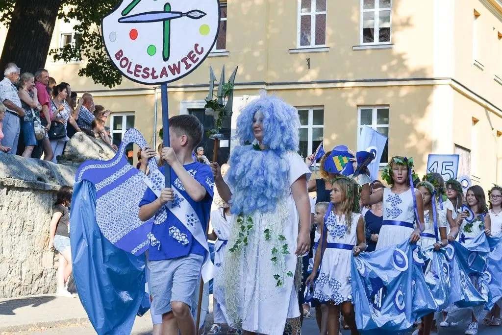 Barwny korowód Bolesławieckiego Święta Ceramiki