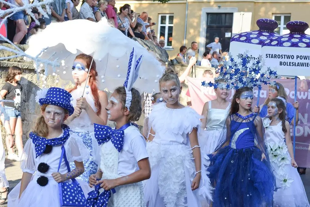 Barwny korowód Bolesławieckiego Święta Ceramiki
