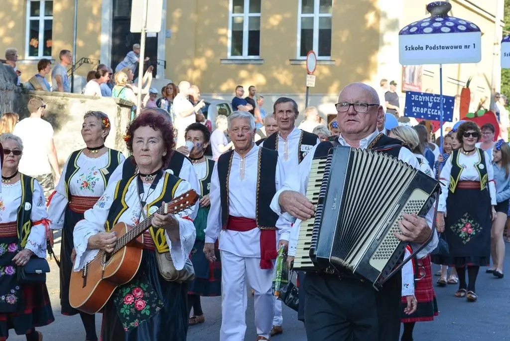 Barwny korowód Bolesławieckiego Święta Ceramiki