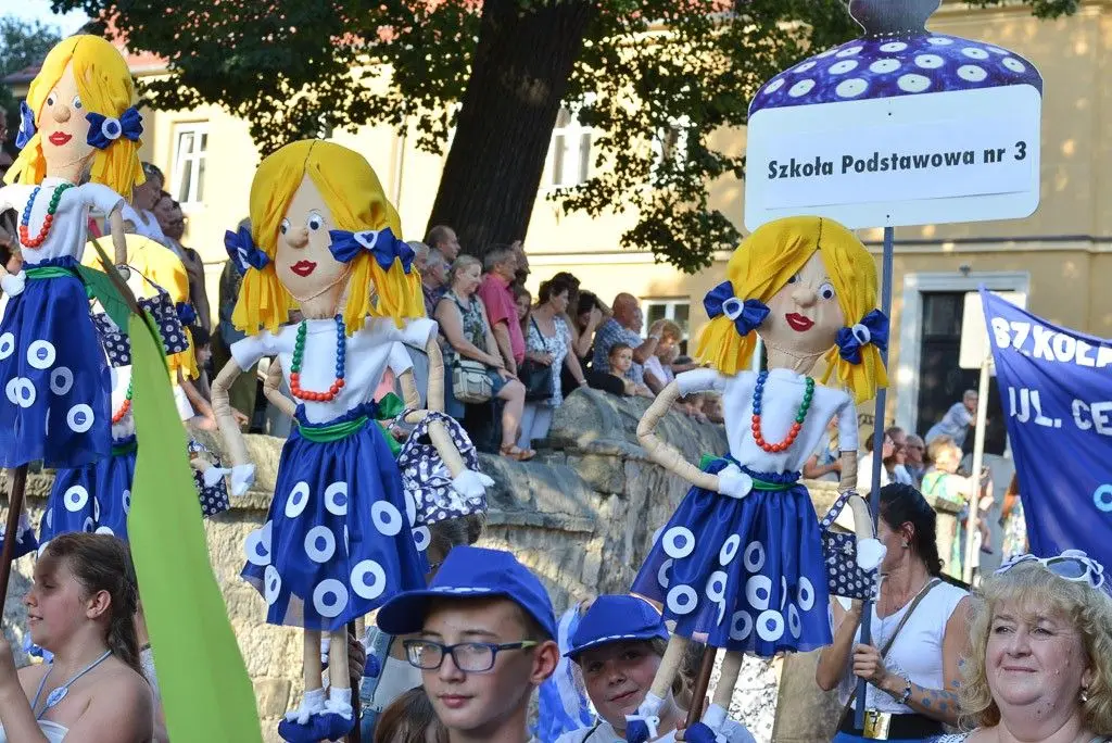 Barwny korowód Bolesławieckiego Święta Ceramiki