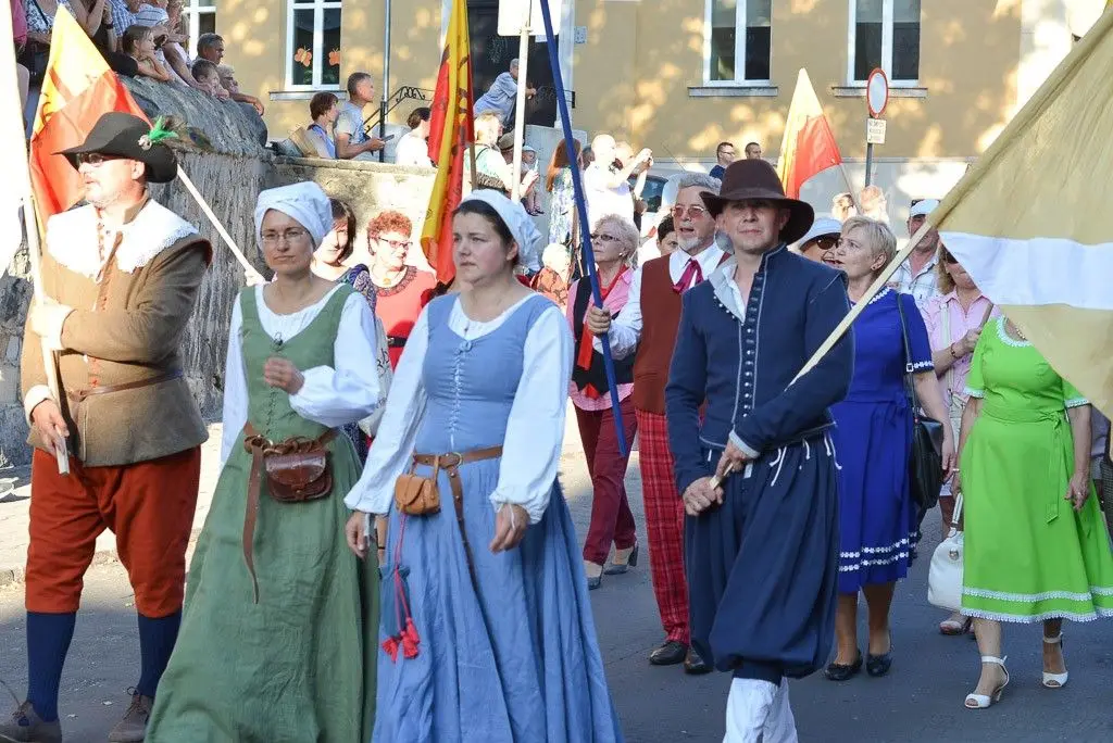 Barwny korowód Bolesławieckiego Święta Ceramiki