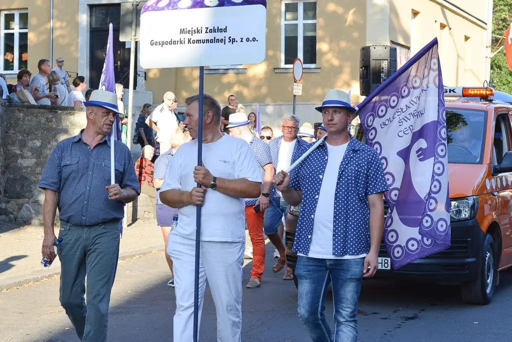 Barwny korowód Bolesławieckiego Święta Ceramiki