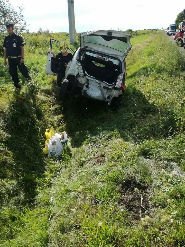 Wypadek między Czerną a Wykrotami. Trzy osoby ranne