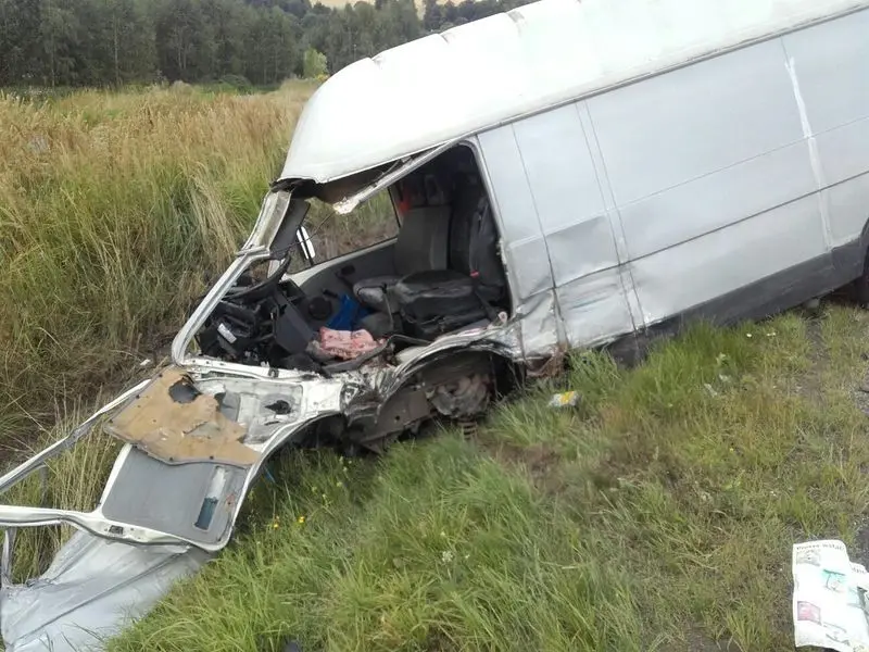 Wypadek na krajowej 30. Dwie osoby ranne, 66-latek ciężko