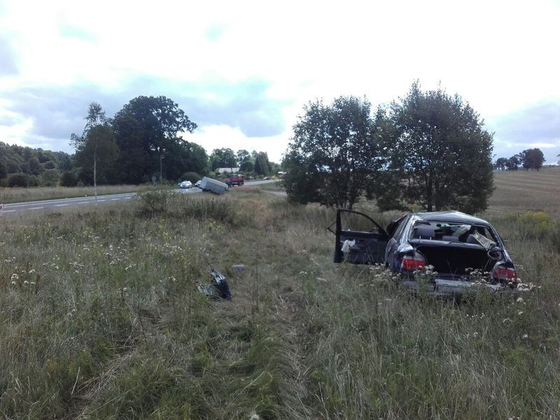 Wypadek na krajowej 30. Dwie osoby ranne, 66-latek ciężko