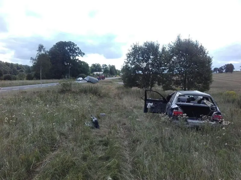 Wypadek na krajowej 30. Dwie osoby ranne, 66-latek ciężko