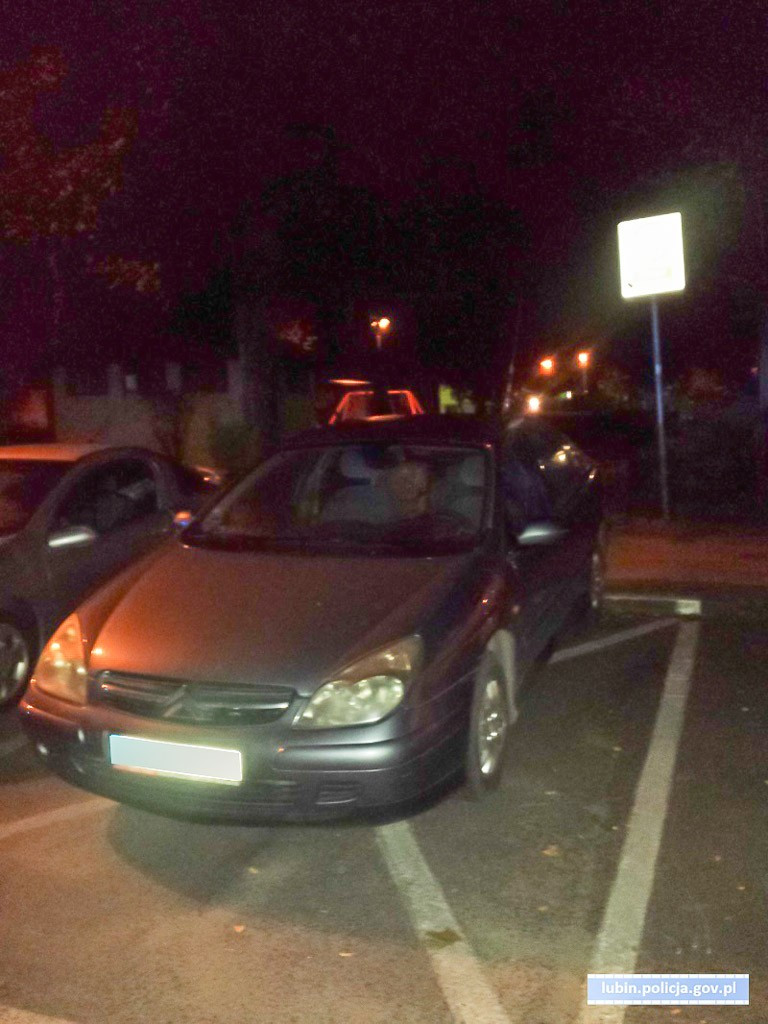 Zablokował drogę pożarową. Pogotowie miało problem z transportem pacjenta