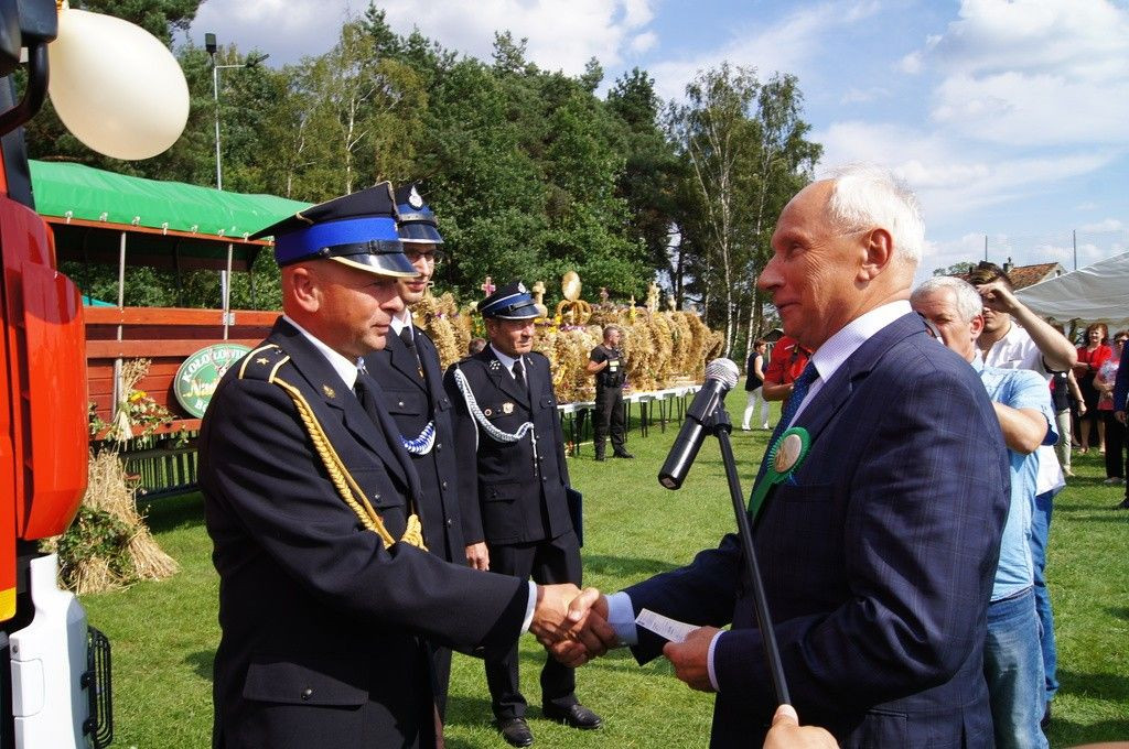 Strażacy z Brzeźnika z nowym wozem