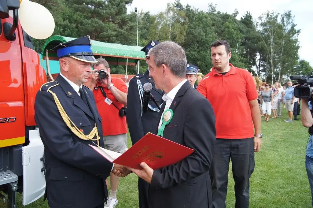 Strażacy z Brzeźnika z nowym wozem