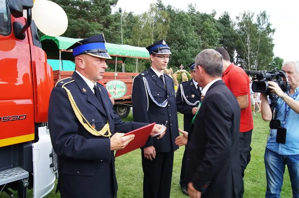 Strażacy z Brzeźnika z nowym wozem