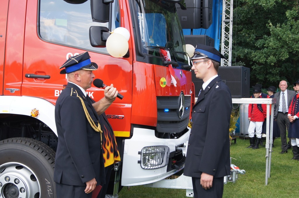 Strażacy z Brzeźnika z nowym wozem