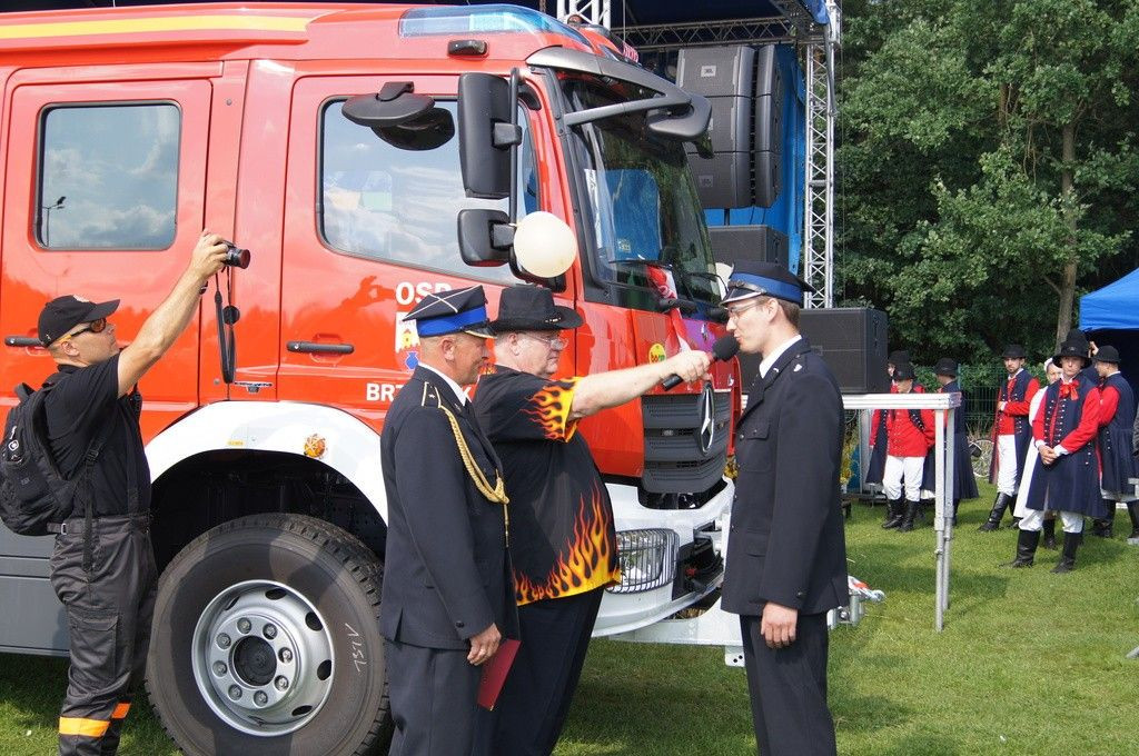 Strażacy z Brzeźnika z nowym wozem