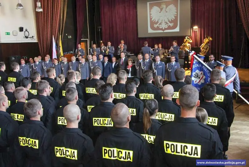 Ślubowanie 75 nowo przyjętych policjantów