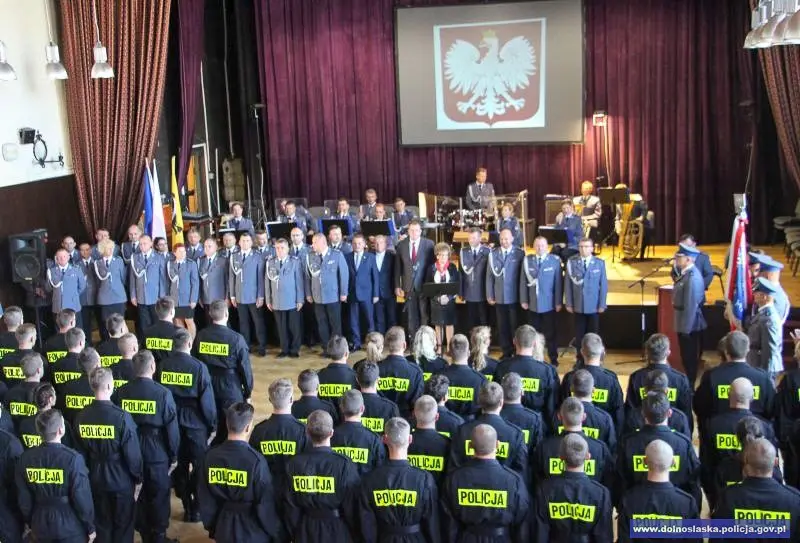 Ślubowanie 75 nowo przyjętych policjantów
