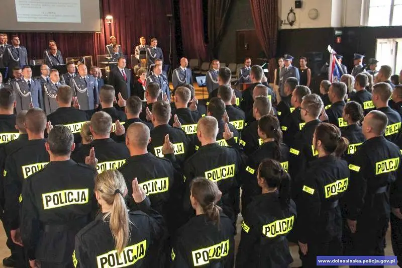 Ślubowanie 75 nowo przyjętych policjantów