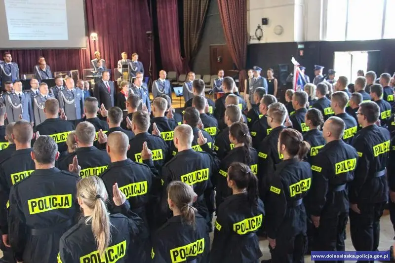 Ślubowanie 75 nowo przyjętych policjantów