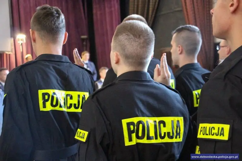 Ślubowanie 75 nowo przyjętych policjantów