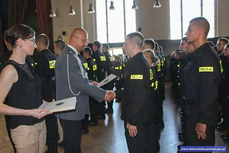 Ślubowanie 75 nowo przyjętych policjantów