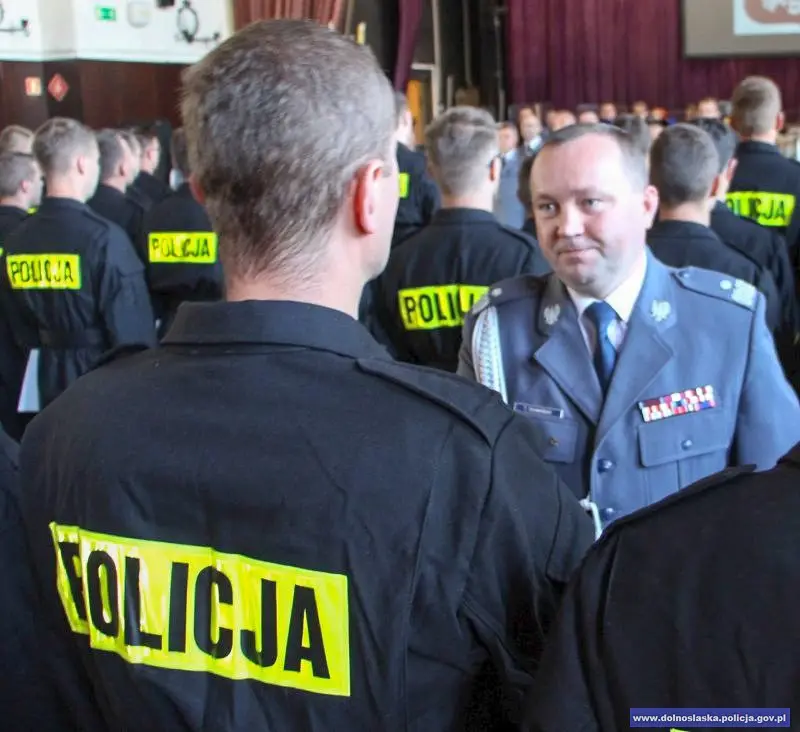 Ślubowanie 75 nowo przyjętych policjantów