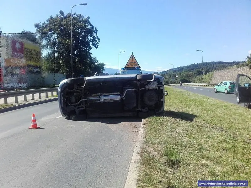 Wjechał w radiowóz. Sprawca kolizji mógł być po narkotykach