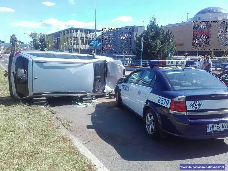 Wjechał w radiowóz. Sprawca kolizji mógł być po narkotykach
